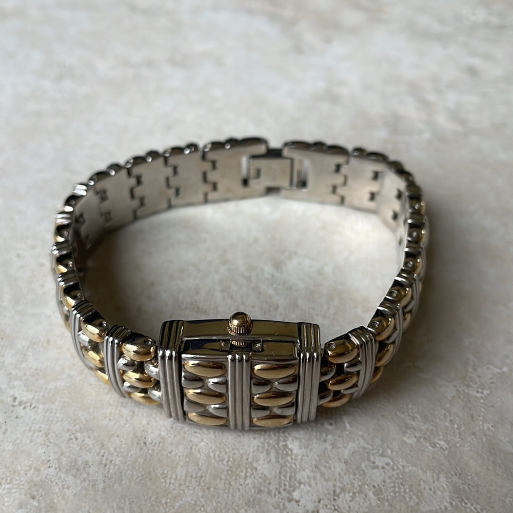 Armitron lady battery water resistant silver and gold - Picture 4 of 7